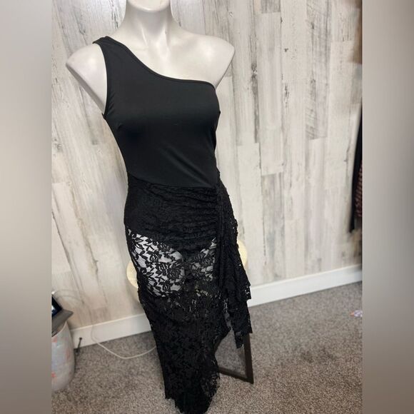 No Brand Dresses & Skirts - Black One-Shoulder Lace Mesh Maxi Dress • Size S • Evening / Formal / Party